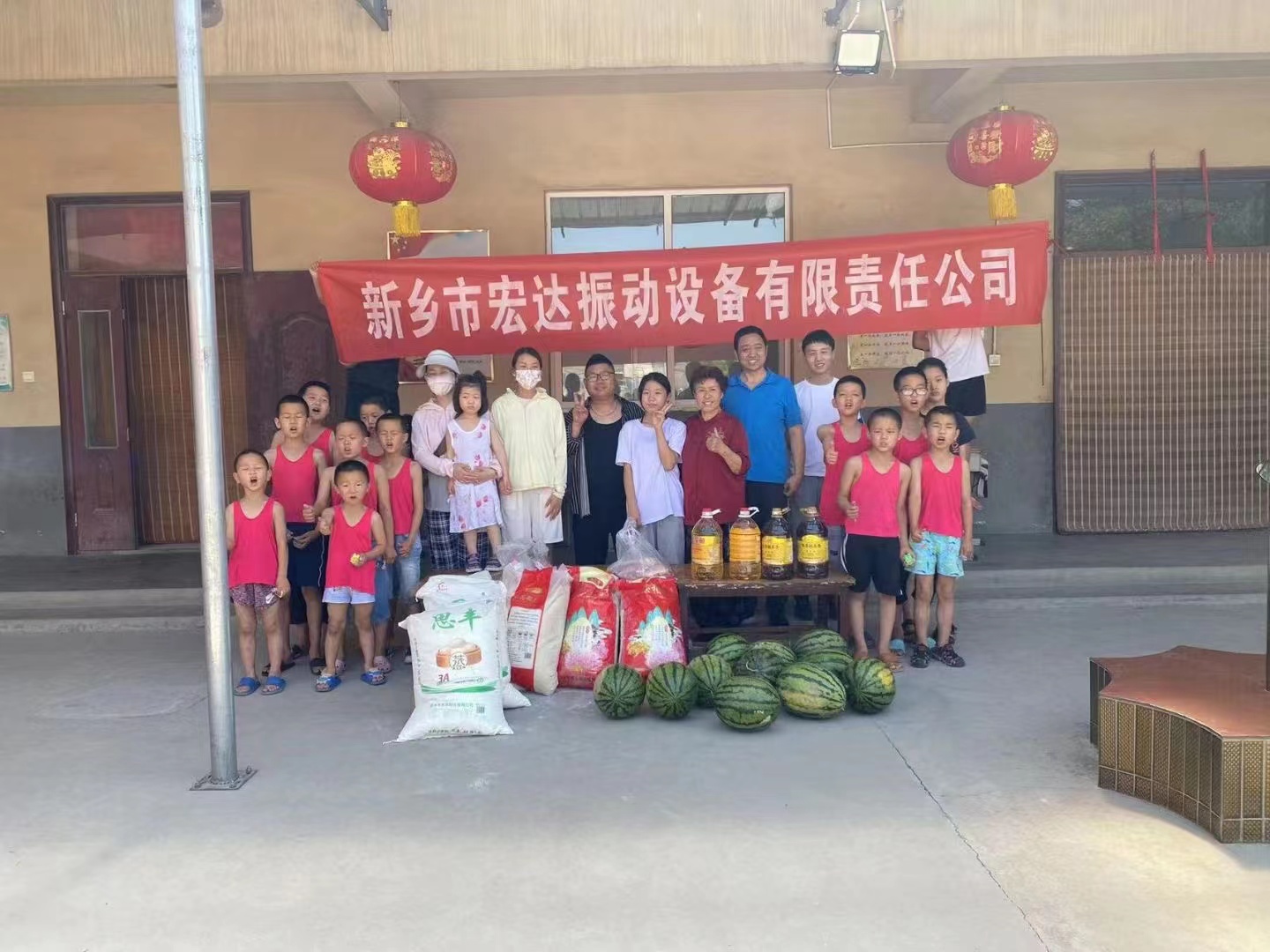 qm球盟会网站：注重公益事业，阳光孤儿院收获温暖